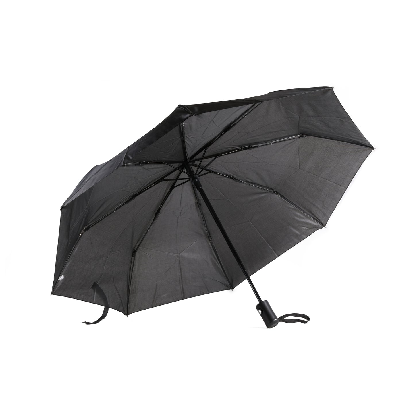 Schwarzer, geöffneter Taschenschirm mit automatischem Mechanismus und Handschlaufe am Griff, auf weißem Hintergrund.