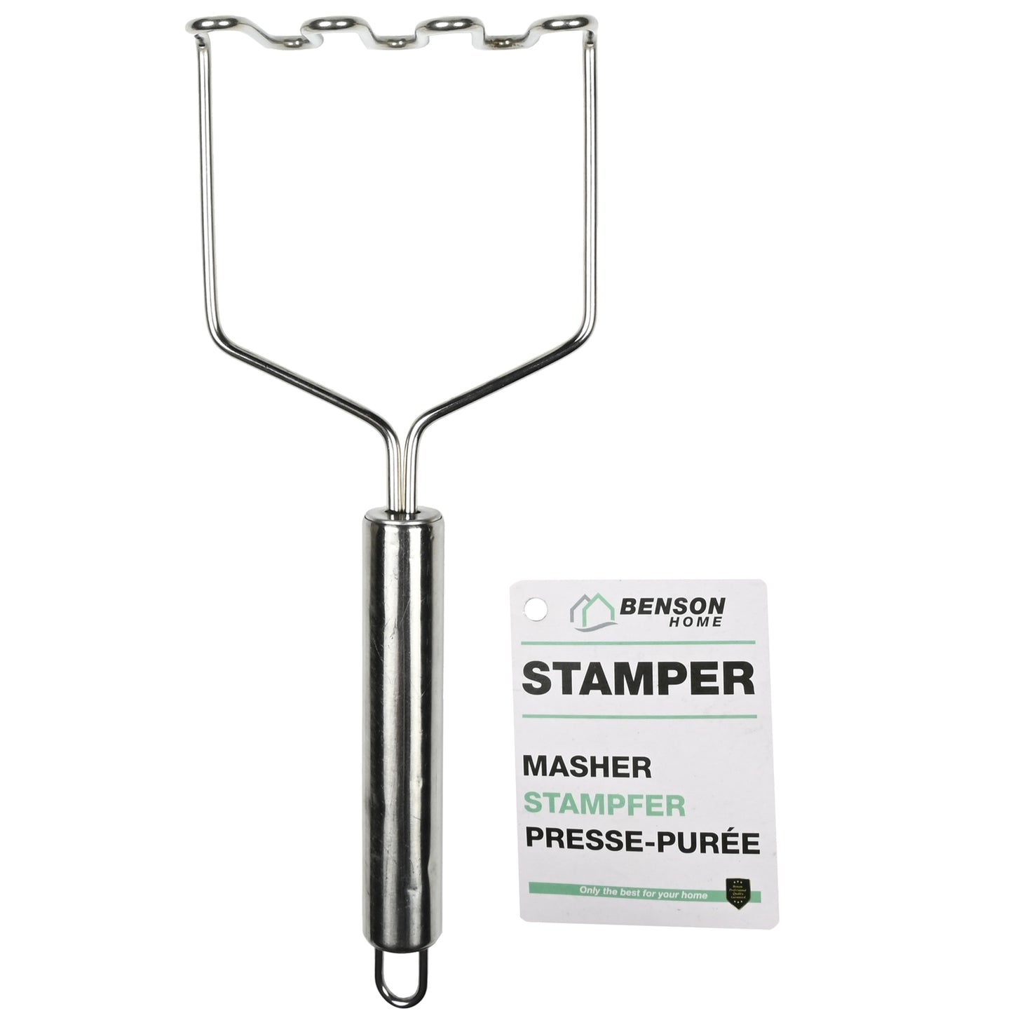 Metallischer Kartoffelstampfer mit zylindrischem Griff und oben gewellter Drahtstampffläche, daneben ein Etikett mit mehrsprachiger Beschriftung auf weißem Hintergrund.