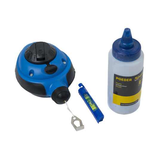 Set bestehend aus blauer Schlagschnurrolle mit schwarzem Drehmechanismus, weißer Flasche mit blauer Spitze und gelbem Etikett sowie kleiner blauer Wasserwaage mit grüner Libelle, nebeneinander platziert.