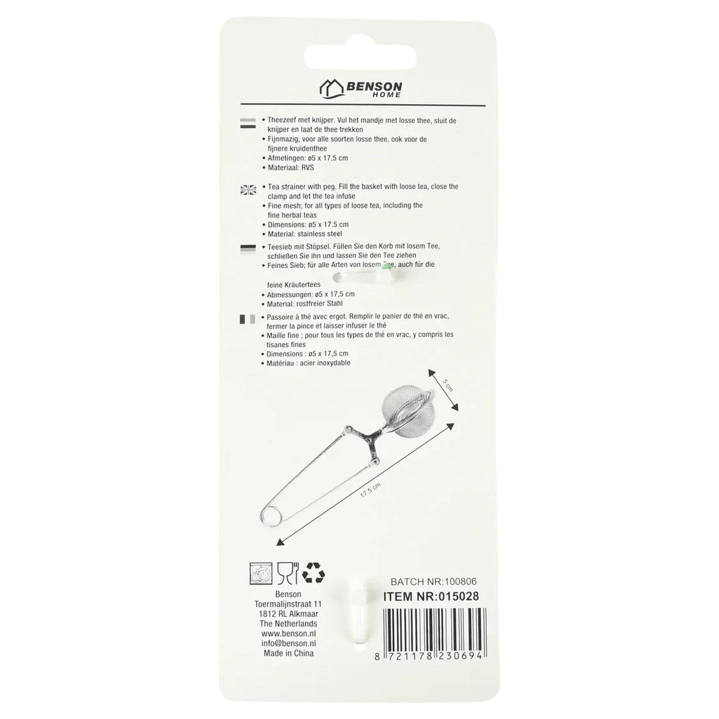 Rückseite der Produktverpackung eines Metall-Teesiebs mit mehrsprachigen Textinformationen, Maßangaben, Materialhinweisen, Piktogrammen und Barcode auf hellem Hintergrund.