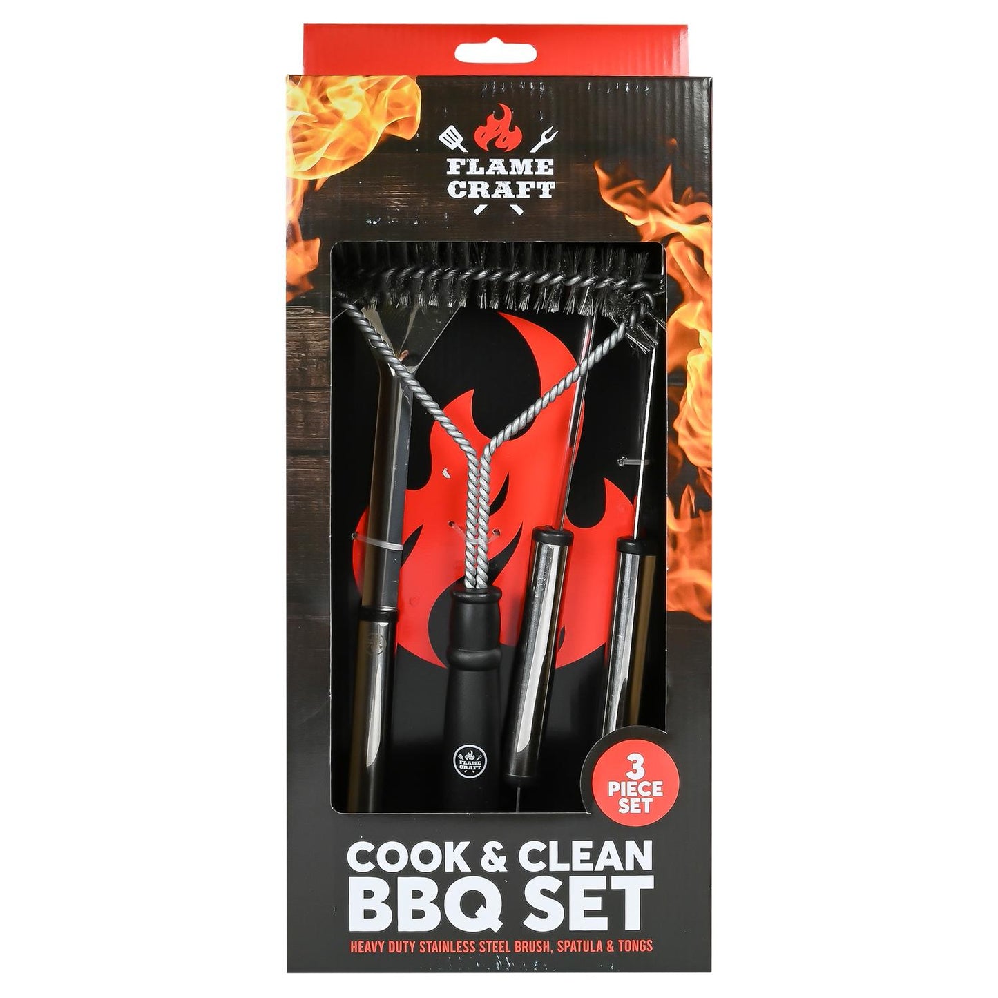 Verpackung des Grillbesteck-Sets "Flame Craft" mit drei Werkzeugen sichtbar hinter Klarsichtfenster: Grillbürste, Grillzange und Grillwender. Verpackung in Schwarz mit Flammenmotiv und weiß-rotem Text „Cook & Clean BBQ Set“.