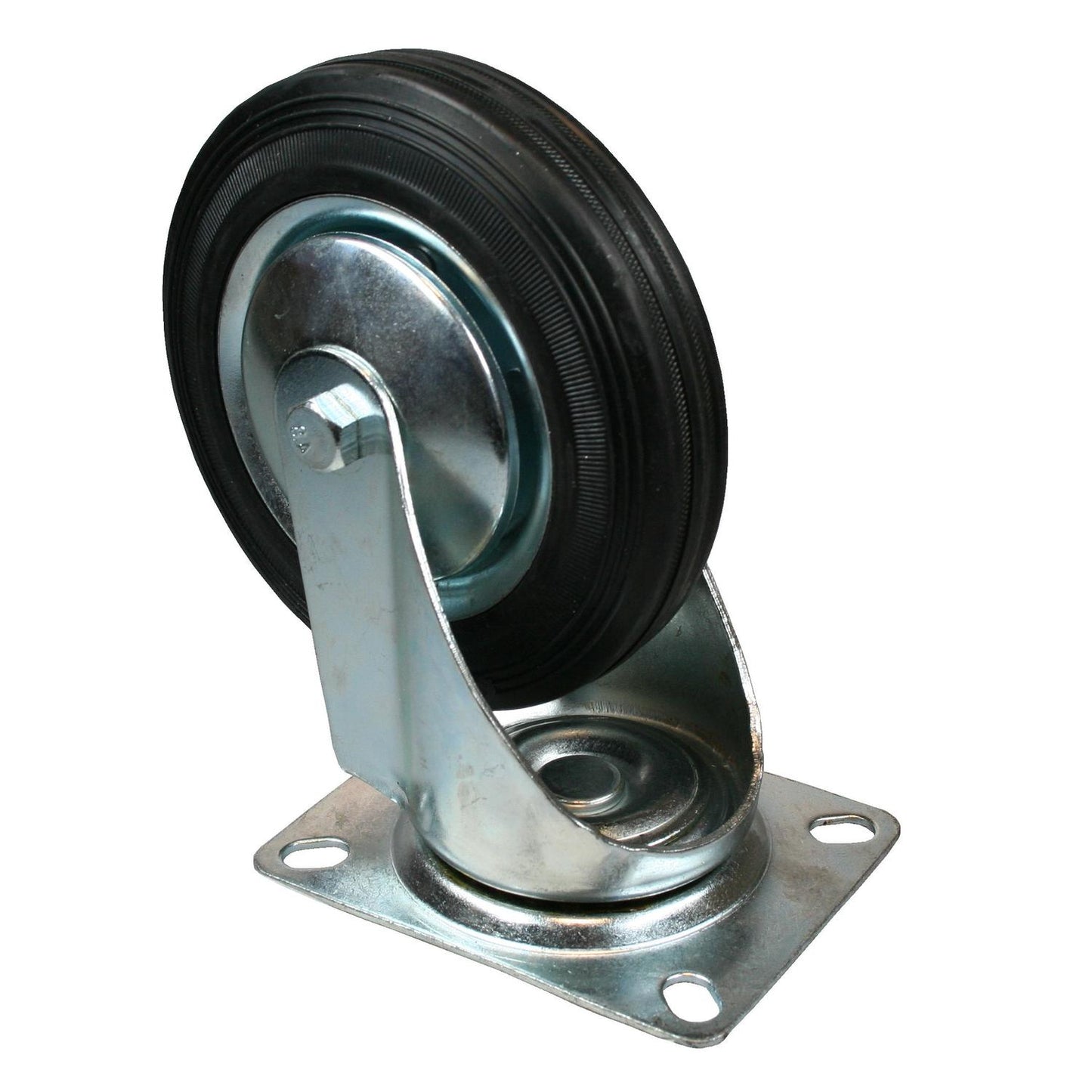 Eine einzelne Lenkrolle mit schwarzem Kunststoffrad und silbernem Metallgehäuse ist schräg von vorn rechts fotografiert. Die Rolle ist auf einem weißen Hintergrund platziert. Unten ist eine viereckige Montageplatte mit vier ovalen Schraublöchern sichtbar.