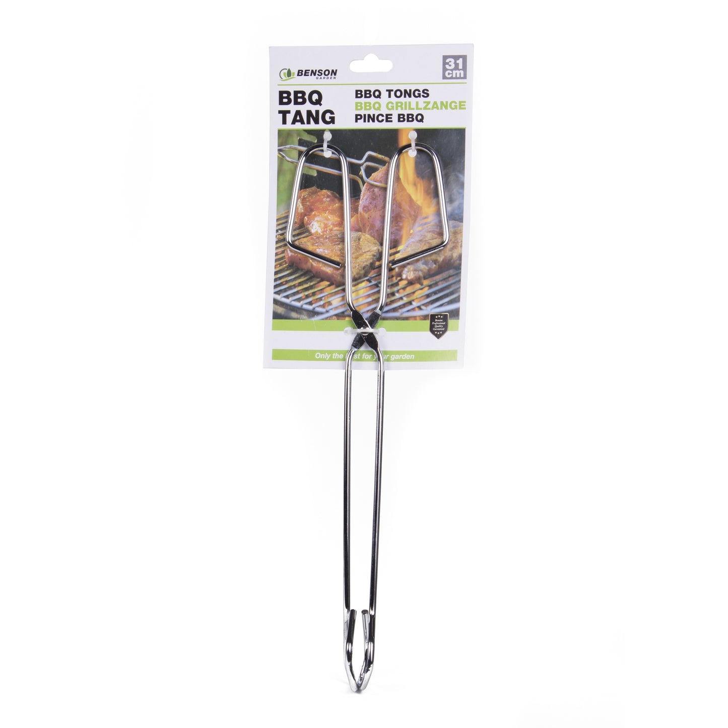 BBQ-Grillzange aus Metall in Verkaufsverpackung mit Aufdruck „BBQ TANG – 31 cm“, abgebildet vor einem Grill mit Fleischstücken.
