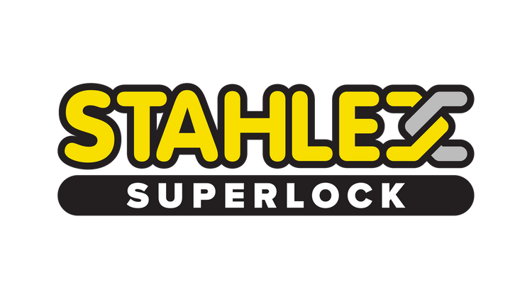 Logo der Marke STAHLEX SUPERLOCK: Gelber Schriftzug „STAHLEX“ mit grauen Kettengliedern im X, darunter weißer Text „SUPERLOCK“ auf schwarzem Hintergrund.