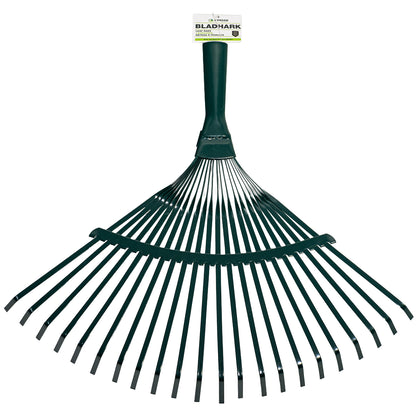 Laubbesen aus grün lackiertem Metall mit breitem, fächerförmigem Kopf und Etikett der Marke „Benson“ am Griffende.