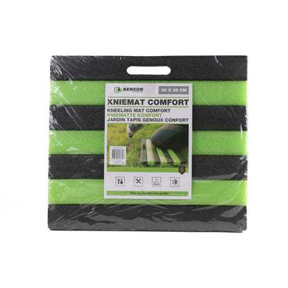 Verpackte Kniematte mit Etikett „KNIEMAT COMFORT 30 × 35 cm“, Produktabbildung und Symbolen für wetterfeste und wasserabweisende Eigenschaften.