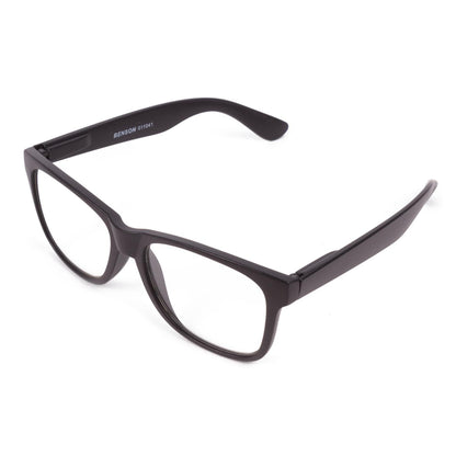 Schwarze Kunststoffbrille mit rechteckigen Gläsern und leicht glänzendem Rahmen. Beide Bügel sind geöffnet, die Brille befindet sich im Tragezustand. Auf dem linken Bügel steht in Weiß „BENSON 011041“. Die Brille liegt leicht schräg auf einem weißen Hintergrund