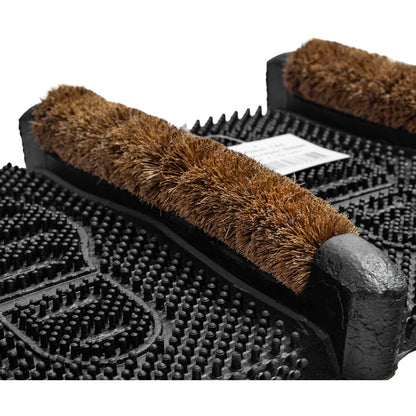 Nahaufnahme der braunen Bürstenreihe auf der genoppten Gummifläche mit sichtbarer Borstenstruktur.