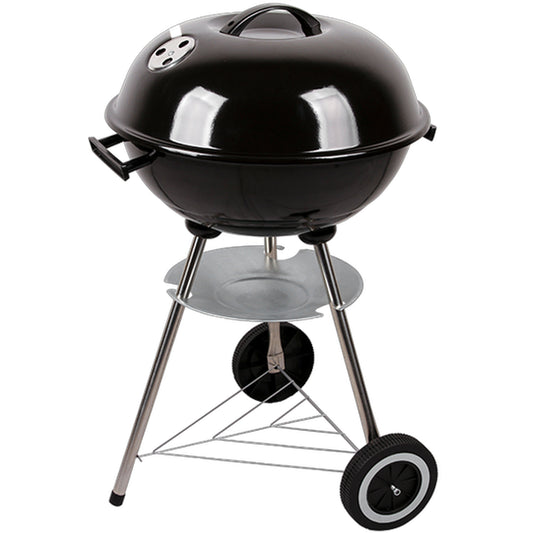 Schwarzer Kugelgrill mit Deckel, seitlichen Griffen, silbernen Beinen und zwei schwarzen Rädern. Unterhalb befindet sich eine runde Ascheauffangschale. Der Grill steht auf hellem, neutralem Hintergrund.