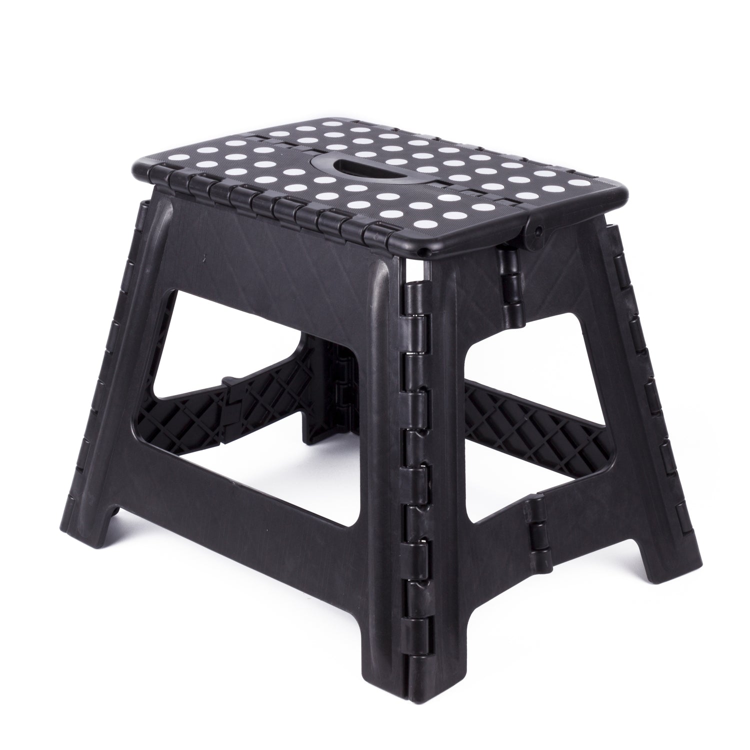 Schwarzer, klappbarer Kunststoffhocker mit weißen Punkten auf der Sitzfläche und Grifföffnung in der Mitte, auf weißem Hintergrund.