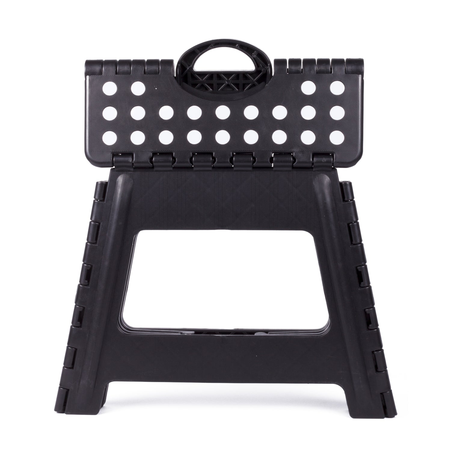 Schwarzer Klapphocker mit weißen Punkten auf der Sitzfläche, vollständig zusammengeklappt und frontal stehend auf weißem Hintergrund.