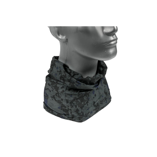 Dunkelgrauer Nackenwärmer mit Digital-Camouflage-Muster, an einer Schaufensterpuppe getragen, locker um den Hals gelegt.