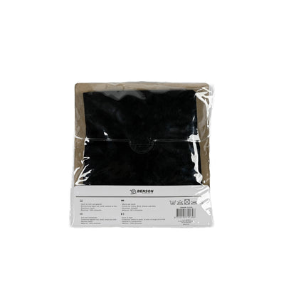 Rückseite der Verpackung einer schwarzen Sturmhaube, durchsichtiger Beutel mit gefalteter Haube und Produktinformationen.