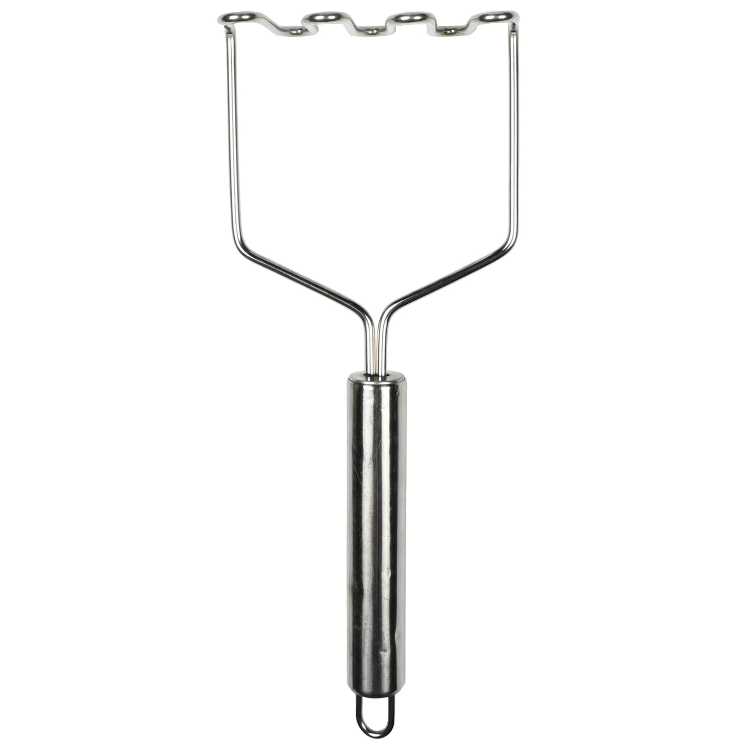 Metallischer Kartoffelstampfer mit zylindrischem Griff und breiter, oben gewellter Drahtstampffläche, senkrecht auf weißem Hintergrund stehend.