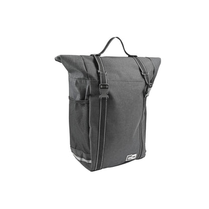 Schräg aufgenommene Schwarze Fahrradtasche mit Tragegriff, seitlichen Netztaschen und reflektierendem Streifen unten.