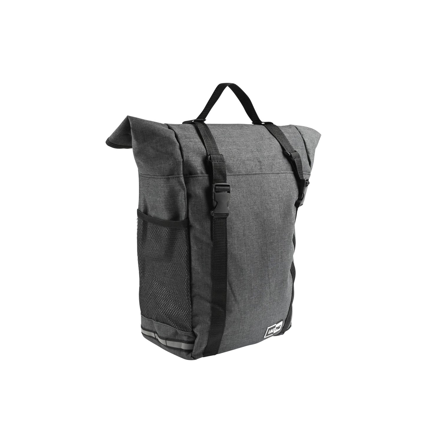 Schräg aufgenommene graue Fahrradtasche mit zwei schwarzen Klickverschlüssen, Tragegriff oben und Netztaschen an den Seiten.