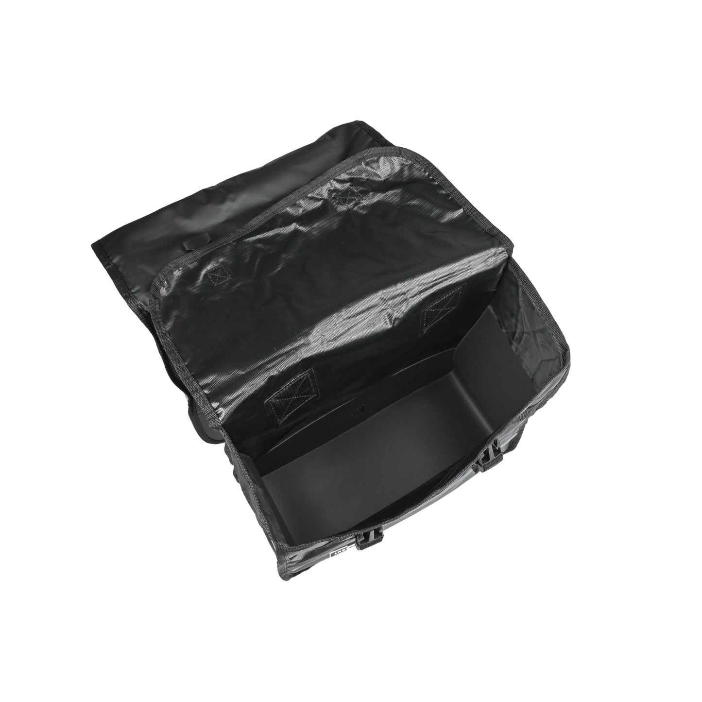Geöffnete schwarze Fahrradtasche mit großem Innenfach und aufgeklapptem Deckel, von oben fotografiert.
