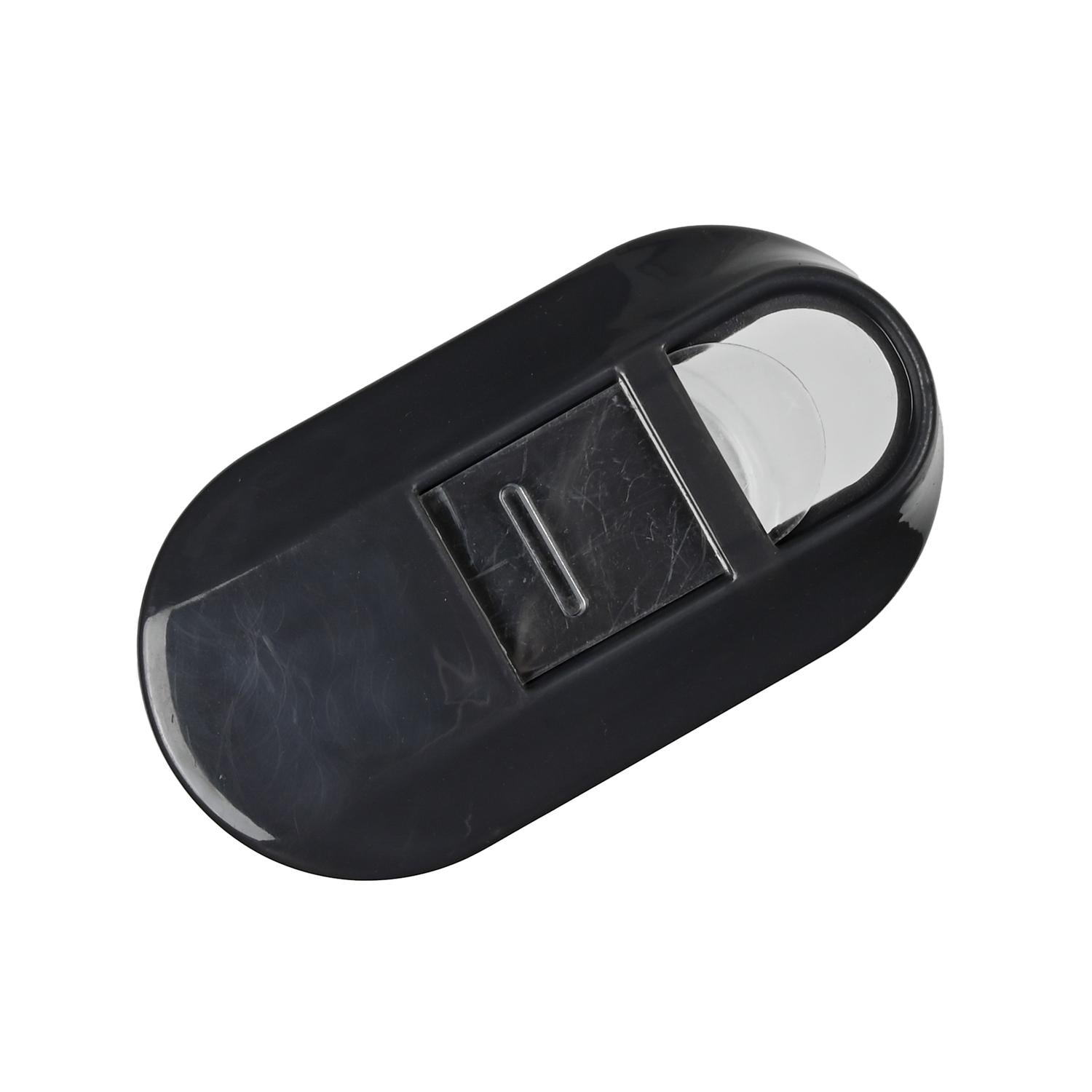 Nahaufnahme eines schwarzen Deckels mit Schüttöffnung und Schiebemechanismus zum Verschließen.