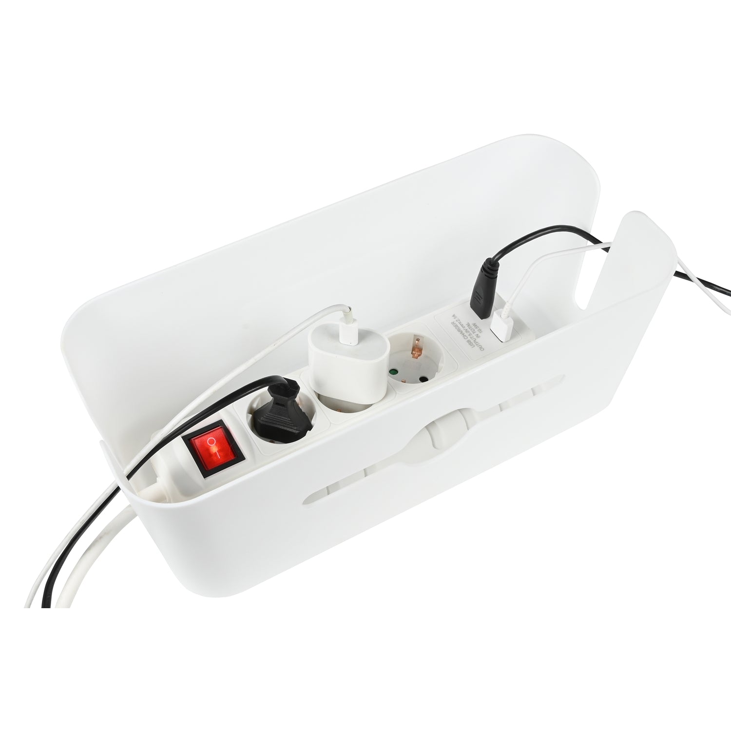 Geöffnete weiße Kabelbox mit eingesetzter Steckdosenleiste und angeschlossenen Kabeln.