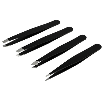 Vier schwarze Pinzetten mit unterschiedlichen Metallspitzen, leicht versetzt und schräg liegend auf weißem Hintergrund dargestellt.