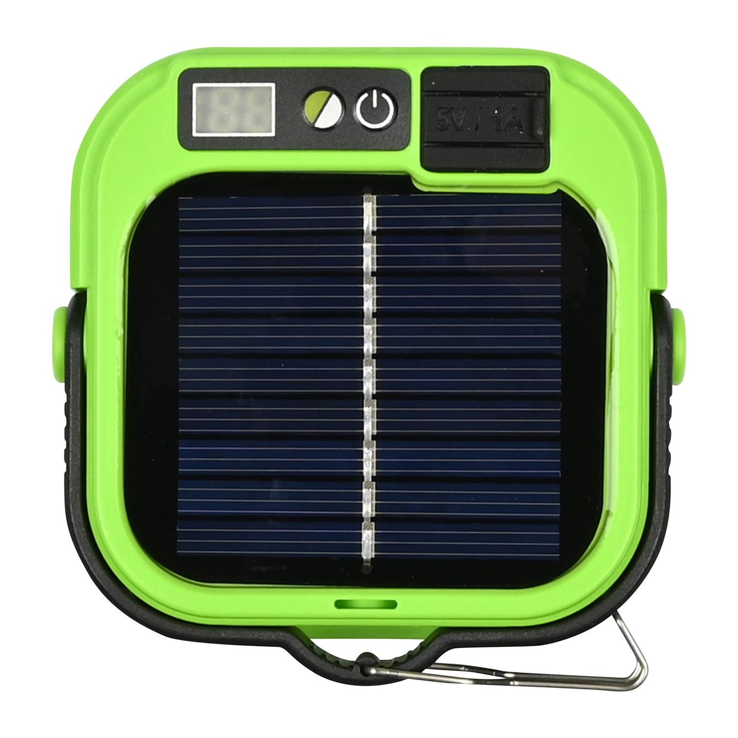 Quadratisches, grünes Gerät mit schwarzem Rahmen, integrierter Solarzelle auf der Vorderseite, kleinem Display, Ein- und Funktionstasten sowie USB-Anschluss mit Abdeckung, unten ein Metallkarabiner, vor weißem Hintergrund.