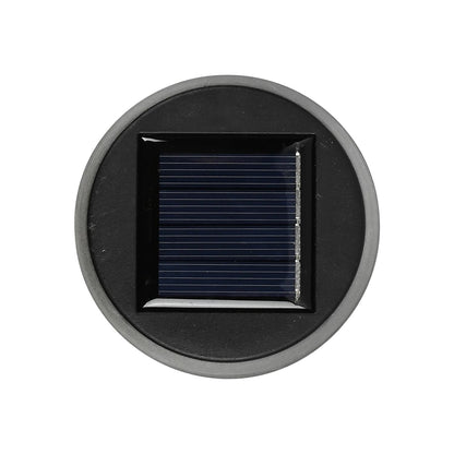 Draufsicht auf das runde Solarpanel der Gartenleuchte mit schwarzem Gehäuse und zentralem quadratischem Solarmodul mit feinen Solarzellen.