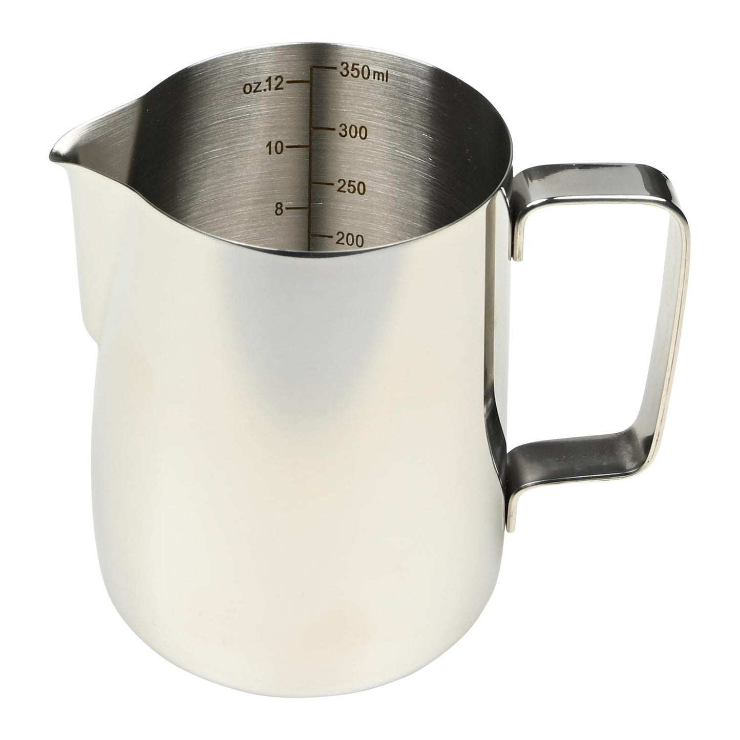 Metallischer Milchkännchen-Messbecher mit weiß beschichteter Außenseite, Edelstahl-Innenfläche, Ausgießlippe und seitlichem Griff, innen mit Messskala bis 350 ml, auf weißem Hintergrund.