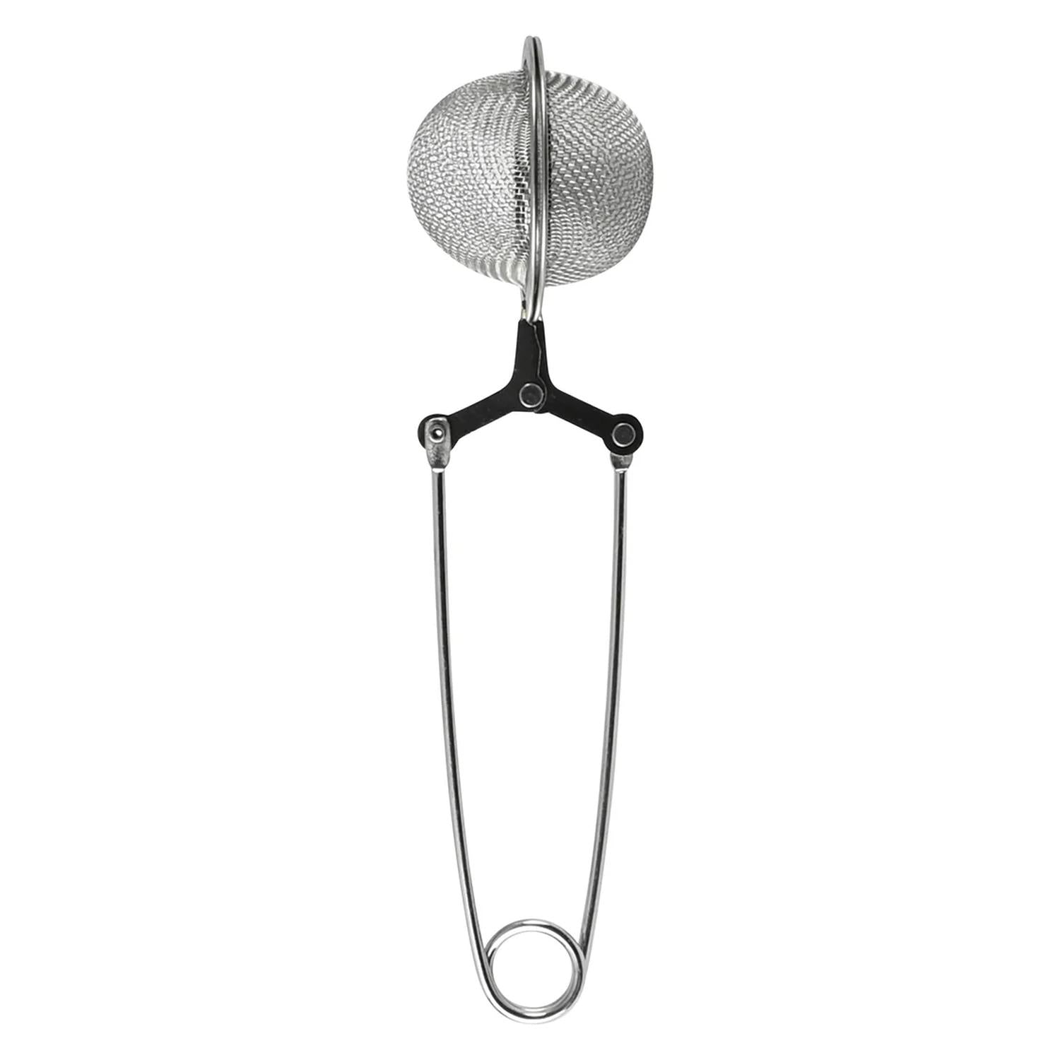 Metall-Teesieb mit kugelförmigem Drahtsieb, langem Scherenmechanismus und rundem Griffende, frontal ausgerichtet vor weißem Hintergrund.