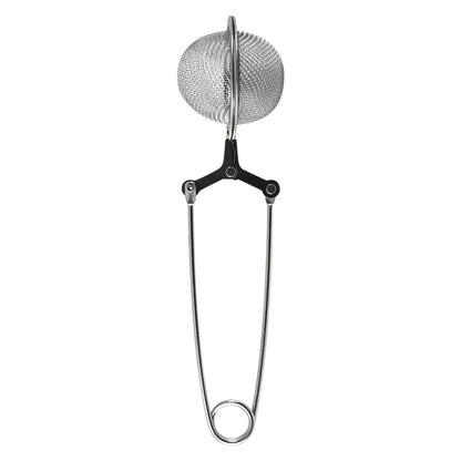 Metall-Teesieb mit kugelförmigem Drahtsieb, langem Scherenmechanismus und rundem Griffende, frontal ausgerichtet vor weißem Hintergrund.