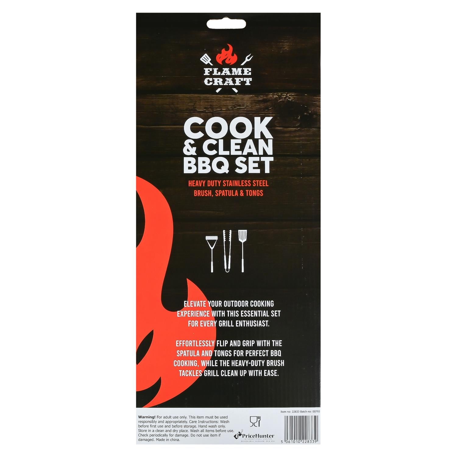 Rückseite der Verpackung des Grillbesteck-Sets „Cook & Clean BBQ Set“. Auf schwarzem Hintergrund stehen weiße Texte mit Produktbeschreibung. Links unten Sicherheitshinweise, rechts unten ein Barcode. Oben mittig drei Werkzeugsymbole.