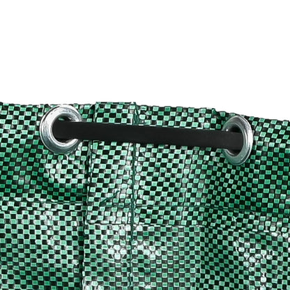Nahaufnahme des grünen Kunststoffmaterials eines Gartensacks mit zwei silbernen Ösen, durch die ein schwarzer Teil des integrierten Stützrings verläuft.