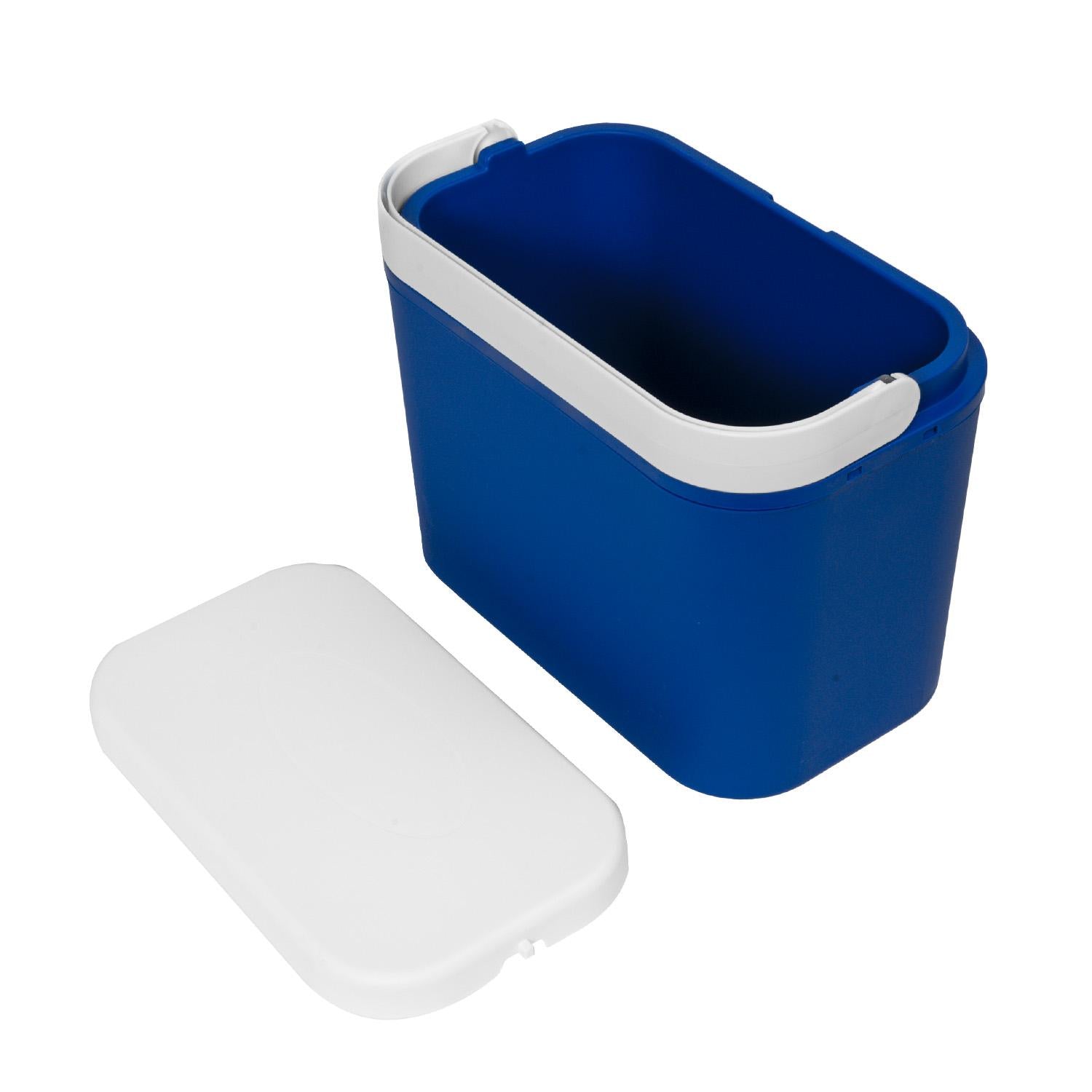 Geöffnete blaue Kühlbox mit abgenommenem weißen Deckel, Griff nach oben geklappt.