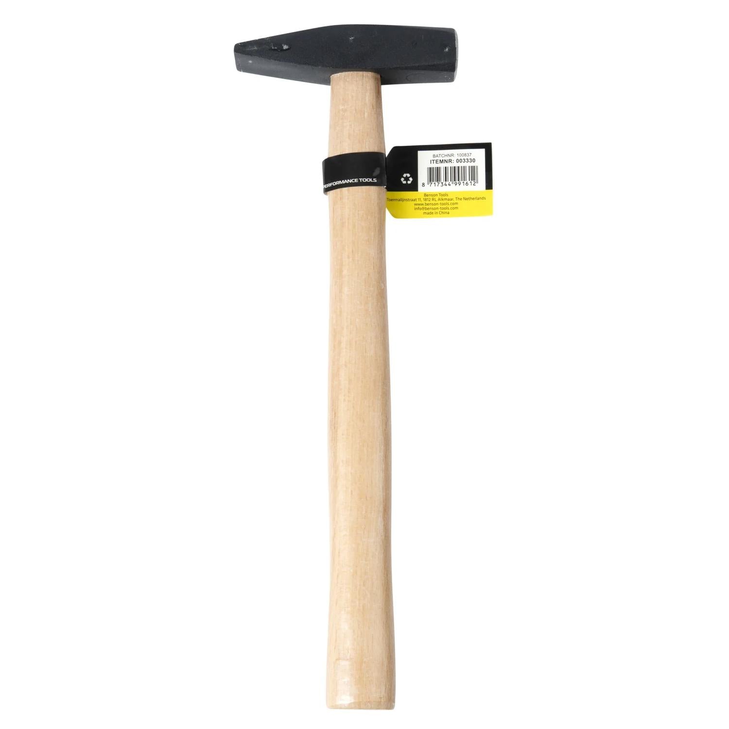 Rückansicht des Bankhammers mit Holzstiel und schwarzem Kopf, Etikett auf der Rückseite sichtbar.