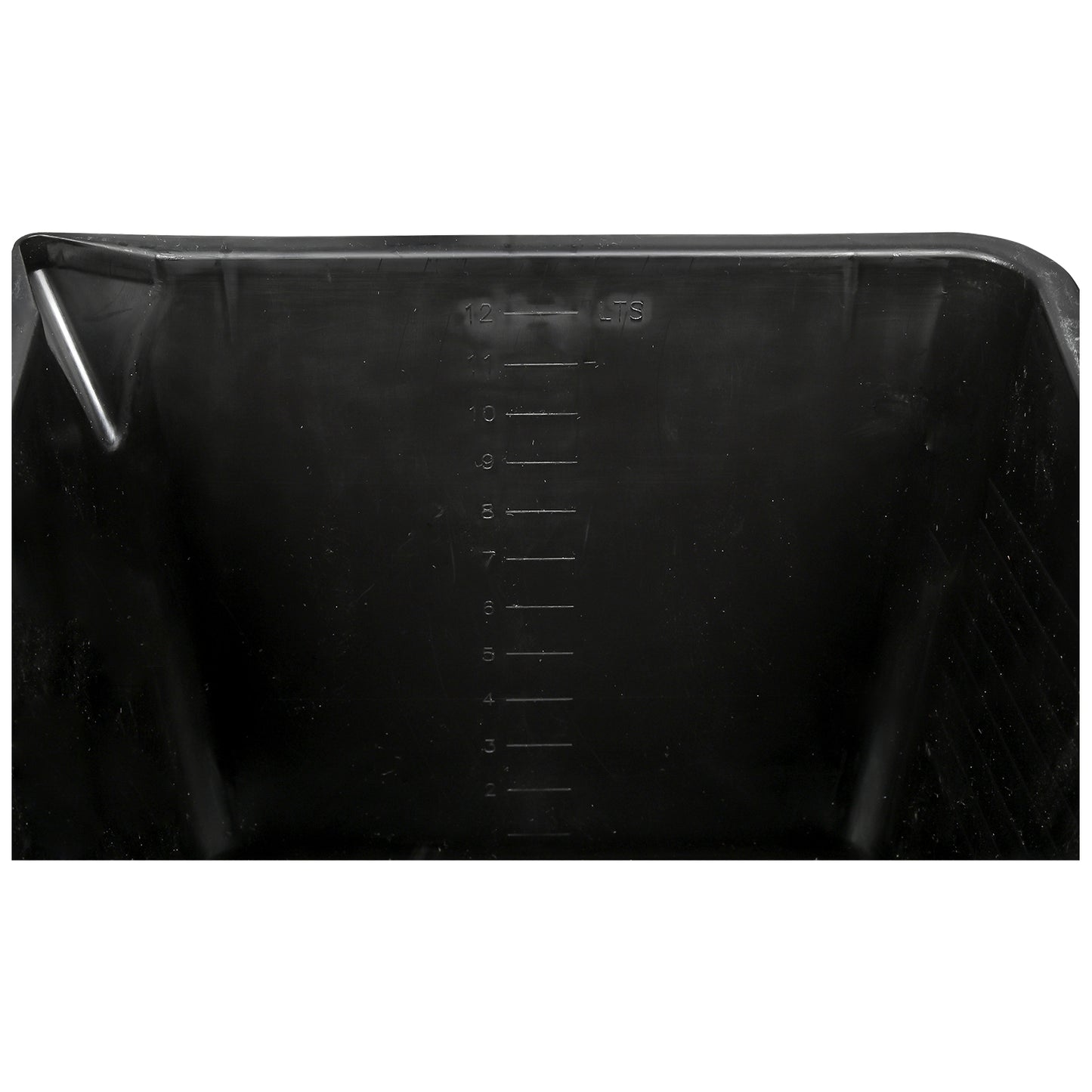 Innenansicht der schwarzen Farbwanne mit eingeprägter Füllstandsanzeige in Litern von 2 bis 12.