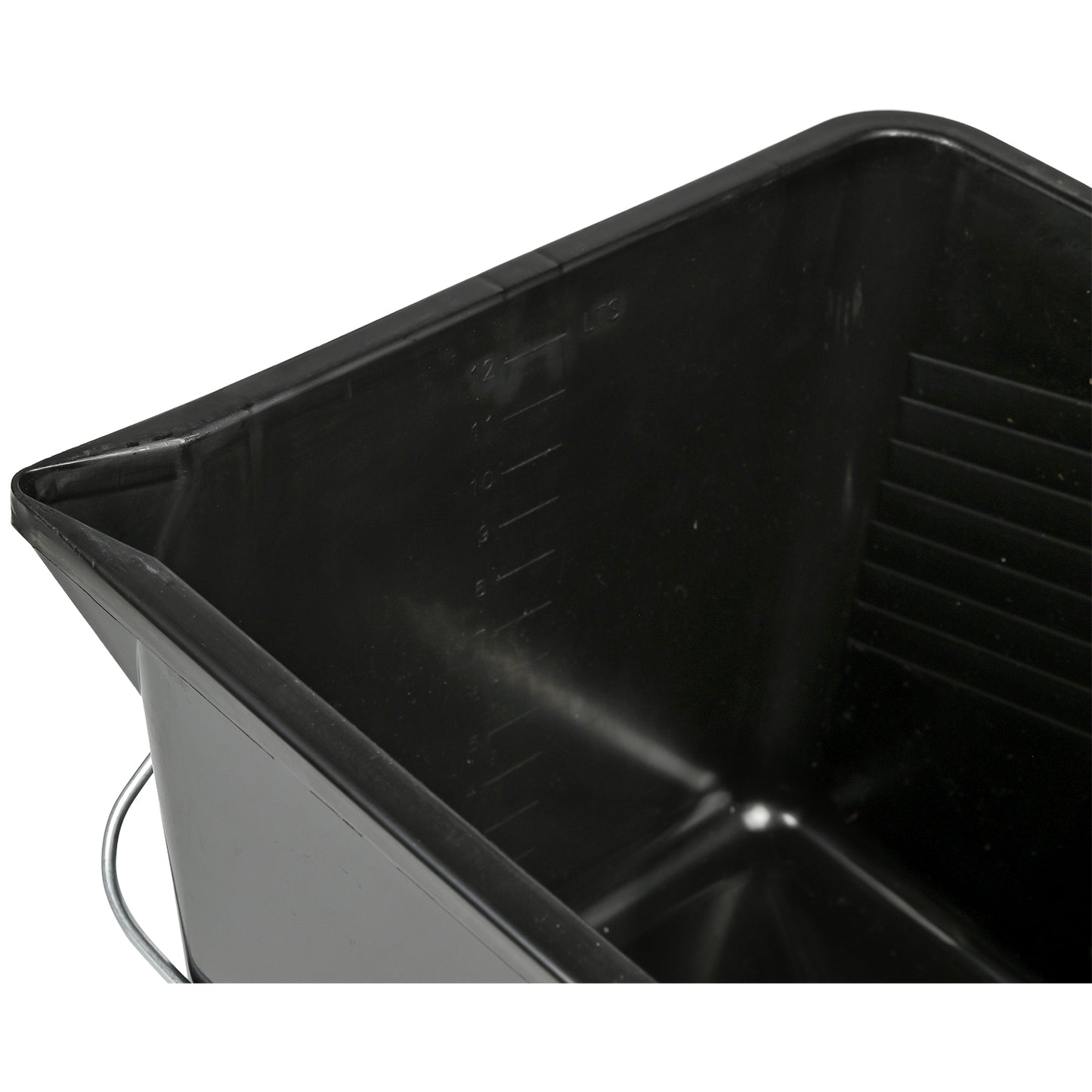 Teilansicht der Farbwanne von schräg oben mit sichtbarer Füllstandsanzeige und glatten Innenflächen.