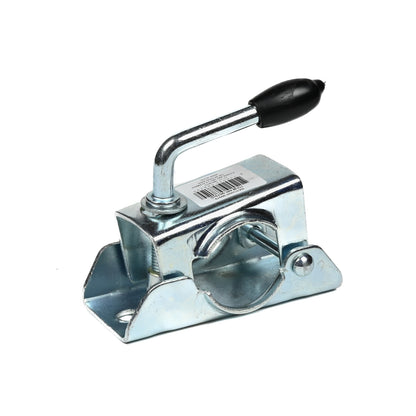 Verzinkte Rohrschelle mit Spannhebel und schwarzem Kunststoffgriff, auf weißem Hintergrund dargestellt.