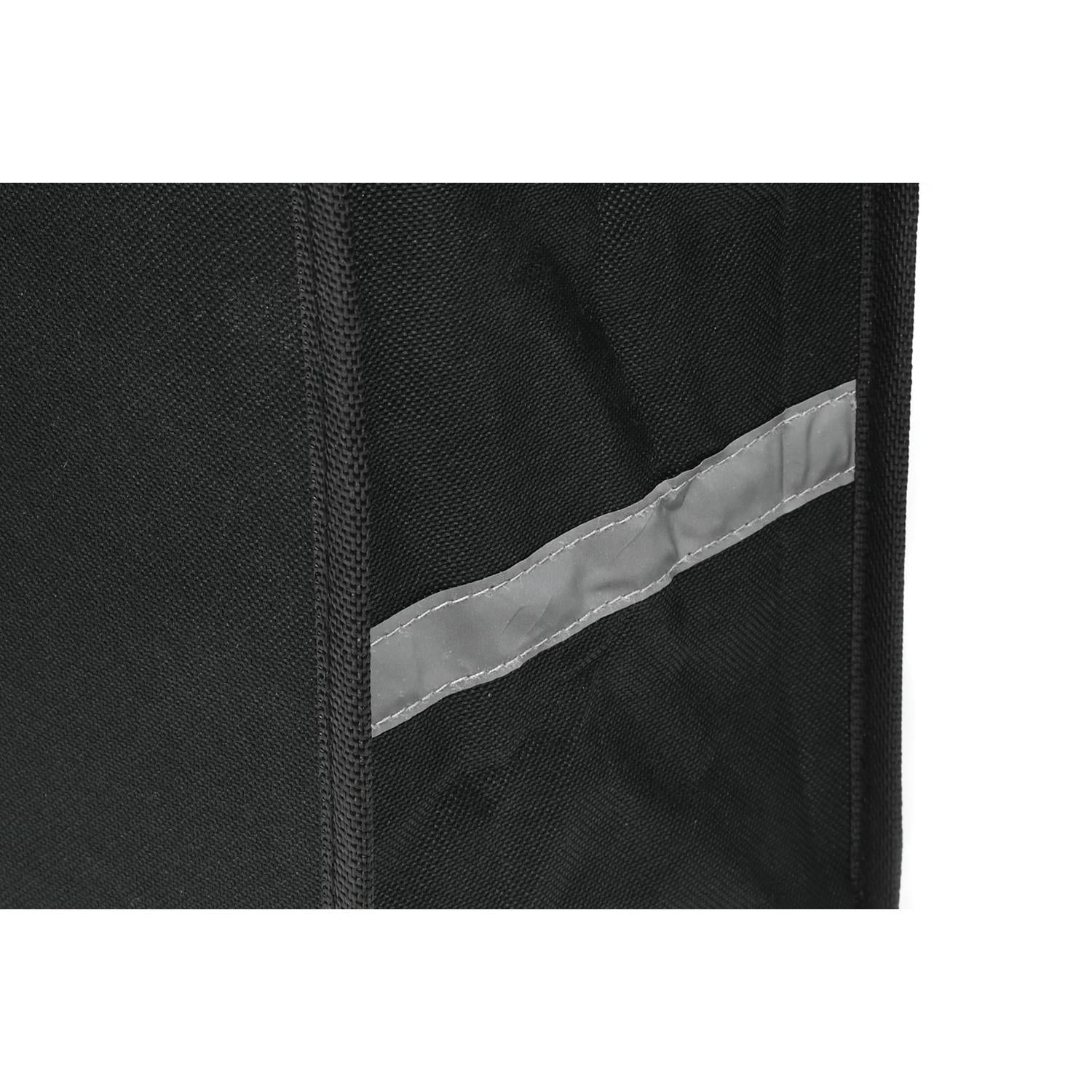 Seitliche Detailaufnahme der Fahrradtasche mit schmalem grauem Reflektorstreifen auf schwarzem Stoffmaterial.